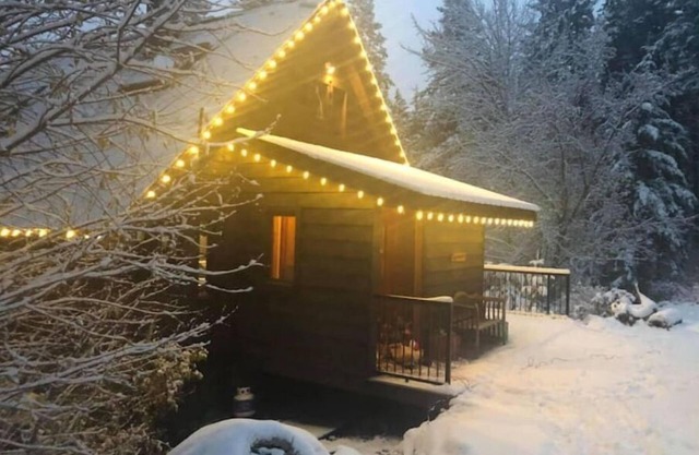 Relax, Recharge & Play - Private Lakeview retreat w/ fire pit, big deck, Pets ok
