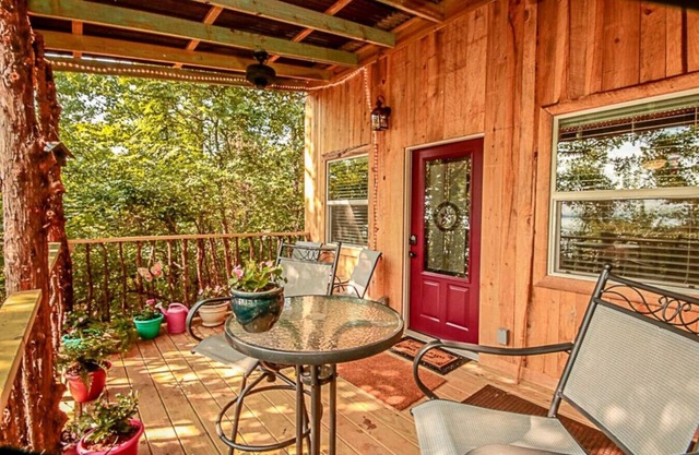 Relax & Rejuvenate at Romantic Enchanted Cottage