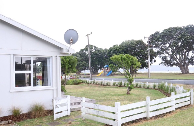 Relax Swim Boat Fish Explore at our classic family friendly kiwi beach bach