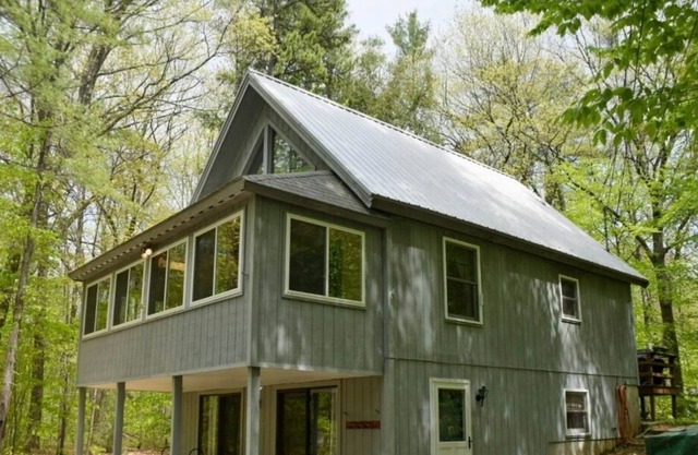 Relax, swim, kayak, ski, shop, bike and play! Come enjoy the valley.