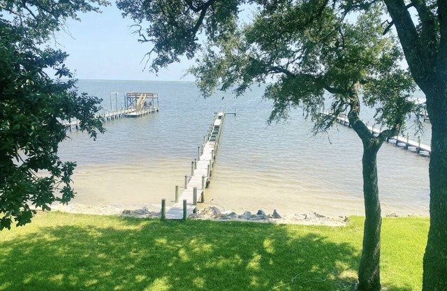 Relax with the whole family at this cozy place to stay on the water.