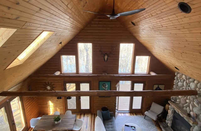 Relaxation on the River Luxury Log Cabin 3 bed 3 bath Coloma