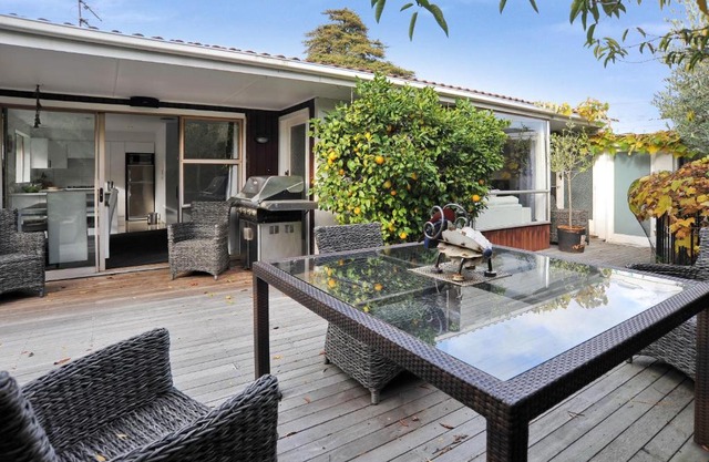 Relaxed 3BR Hideaway - Outdoor Living & Pets - Christchurch Holiday Homes