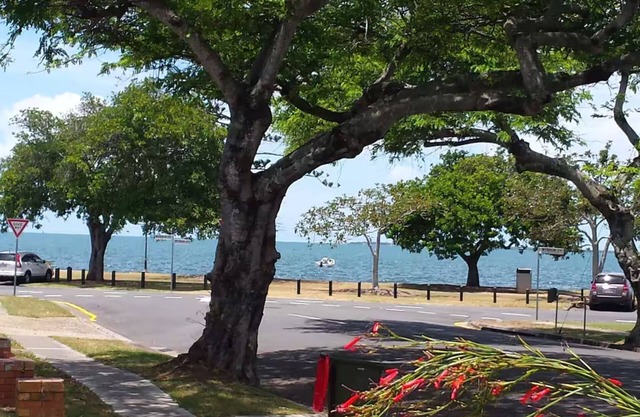 Relaxed Bayside Living Sleeps 4