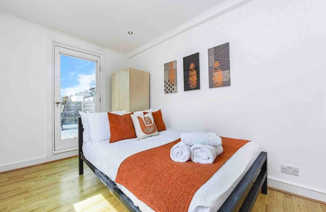 Relaxed Crouch Hill Getaway by MoreThanStays