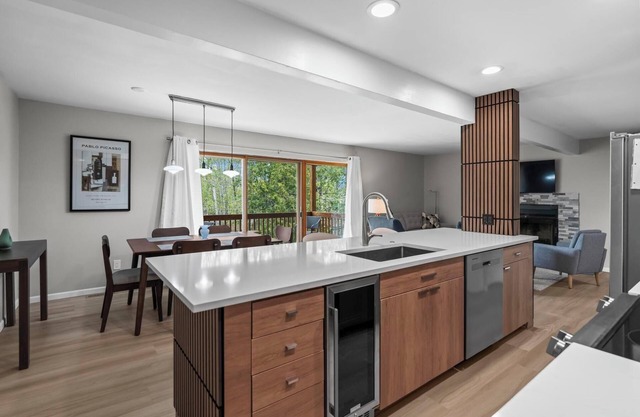 Relaxed Lakeside Living Near Petoskey