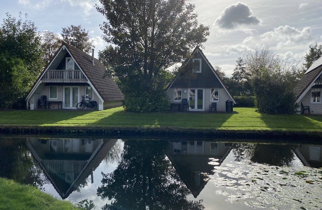 Relaxen aan de Vijver met Heerlijke Whirlpool en Open Haard! Huisdieren Welkom!
