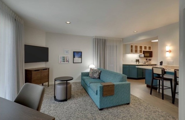 Relaxing 1 BR Suite | 3 Units w/ BBQ Facilities, Mini Fridge & Swimming Pool!