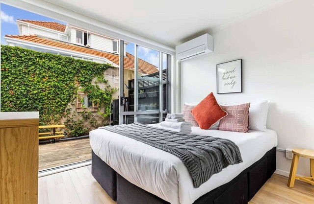 Relaxing 1BR Hideaway with Patio in Herne Bay