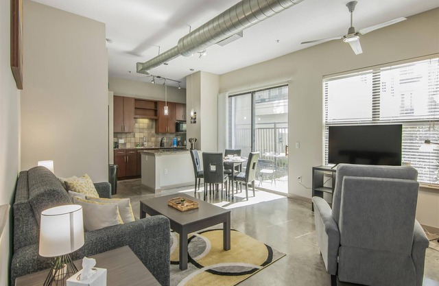 Relaxing 2-bedroom apartment with fitness room, WiFi in vibrant Houston
