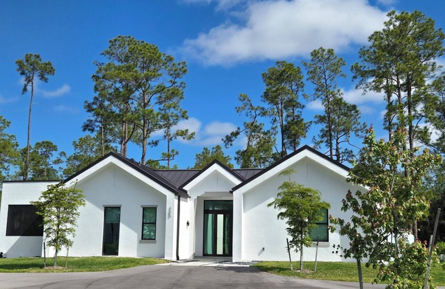 Relaxing 2-Bedroom Retreat in Secluded area, Lush Surroundings