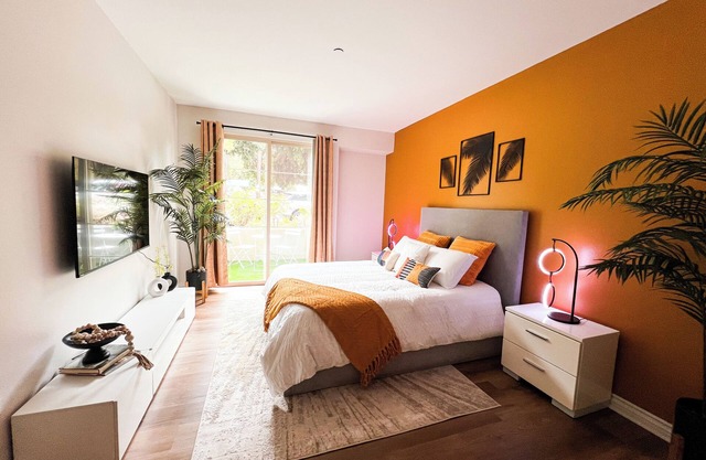 Relaxing 2 BR Oasis w/ Parking