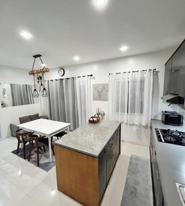 Relaxing 2BR Corner Home with Calming Lanai Area