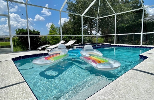 Relaxing 3BED 2BATH POOL Home w. Pond View & HOT TUB