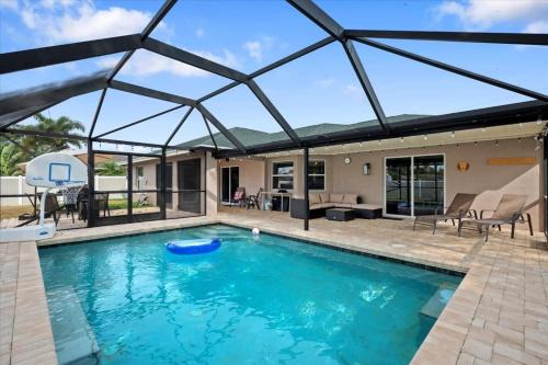 Relaxing 4-Bedroom Home & Private Pool