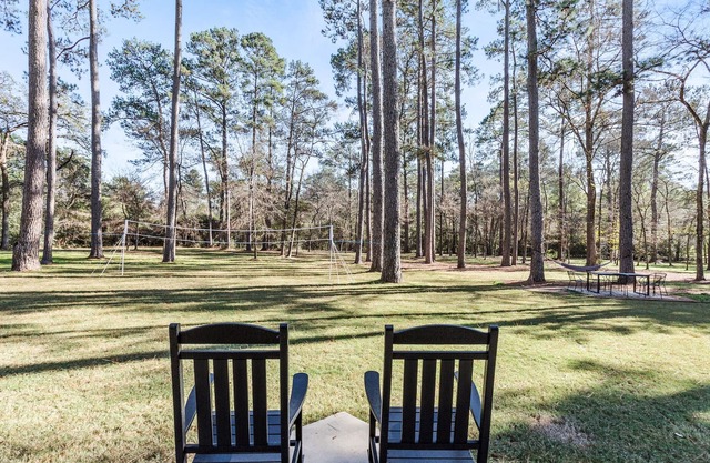 Relaxing 4 bedroom home surrounded by Pine Trees
