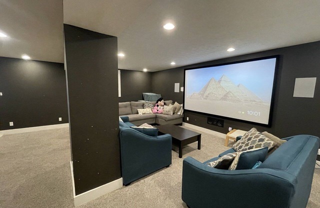 Relaxing 4 Bedroom w/ Theater, Large Deck