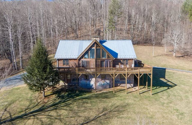 Relaxing 4BR Cabin in Todd – Hot Tub, Firepit, & More!
