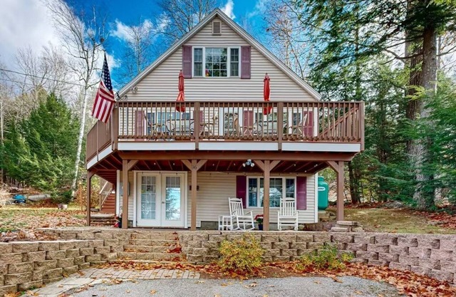 Charming 4-bedroom 2-bath lake house with private dock