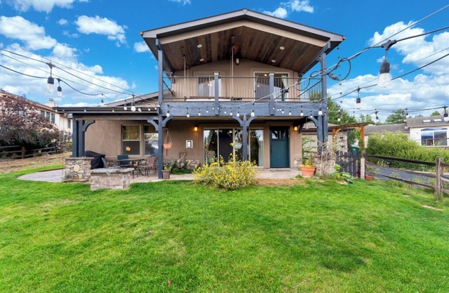 Relaxing Authentic Colorado Retreat w/ Chic Art, 5 min to USAFA & Amenities