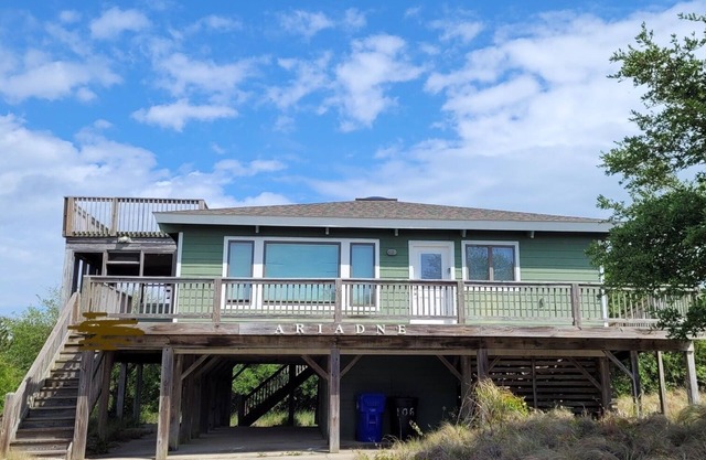 Relajante casa de playa con vistas panorámicas y WiFi