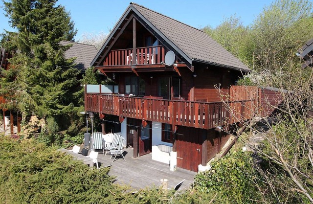 Cómodo Chalet en Ardenas con Piscina