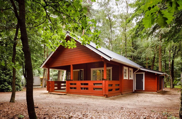 Logia de madera con una terraza, en Veluwe
