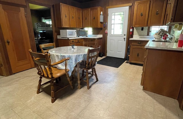 Relaxing cottage along the Trent Severn waterway! Pet-friendly, wifi, amentities