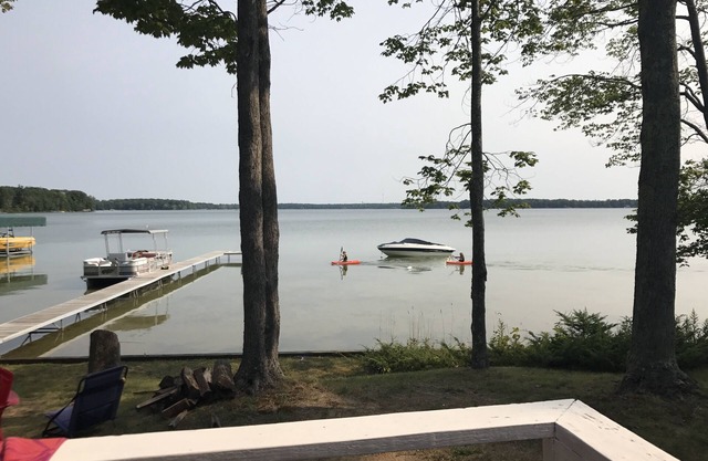 (¡Nuevo!) Relajante casa de campo en Green Lake en Interlochen - kayaks y SUP siempre!