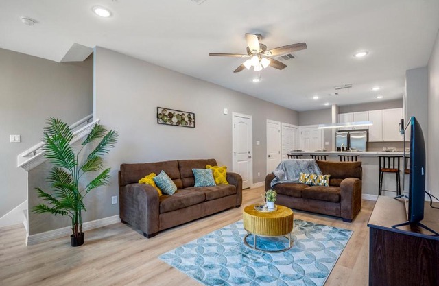 Relaxing Cozy Getaway in Gated Community near Greater Heights