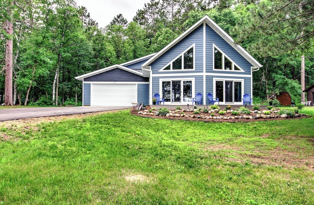 Relaxing Custom Built Lakefront Retreat with Private Dock!