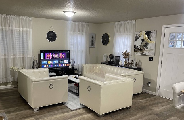 Cozy Des Moines Home