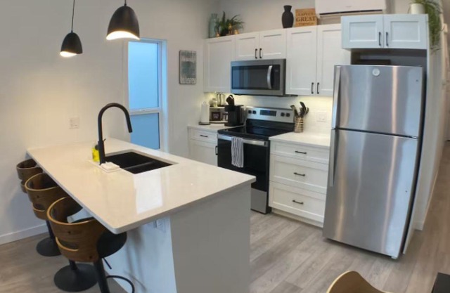 Relaxing Fall Getaway 2BR Wine Country Retreat Near 7 Wineries, Lakes & UBCO