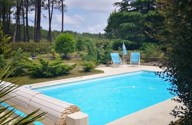 Relaxing family house with heated pool, 10 minutes from the beach
