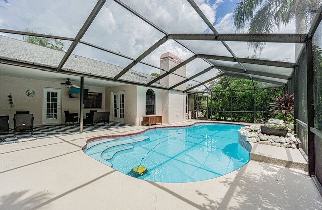 Relaxing family house w/pool - 3 beds 2 bath