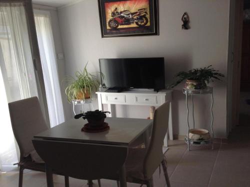 Relaxing Garden Retreat in Dax, cleaning included
