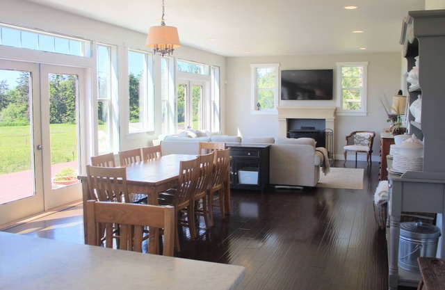 Escapada relajante | Casa de estilo granja personalizada en Ebey Reserve, Ocean & Mountain View