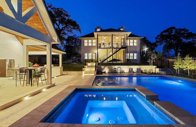 Relaxing Getaway on False River, with Swimming Pool, Hot Tub & Outdoor Kitchen