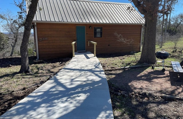 Relaxing Getaway at The Rocky Top Cabin, Pet Friendly