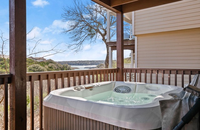 Relaxing Getaway w/ Lake Travis Views + Hot Tub