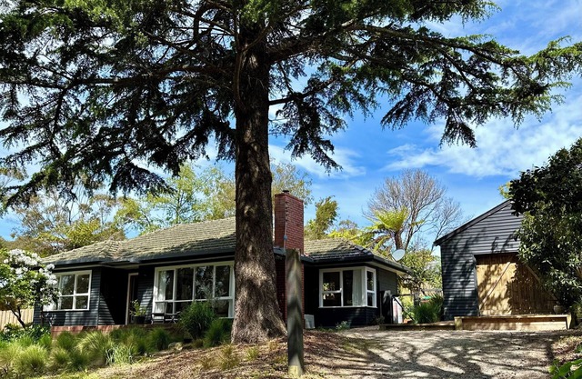 Relaxing home in Foster opposite bushland and near Wilsons Promontory NatPark.