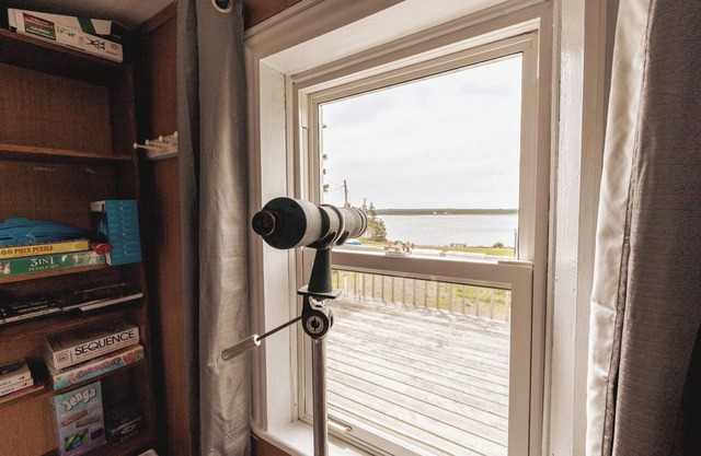 Relaxing Island Cottage on 3 acres w/ ocean view
