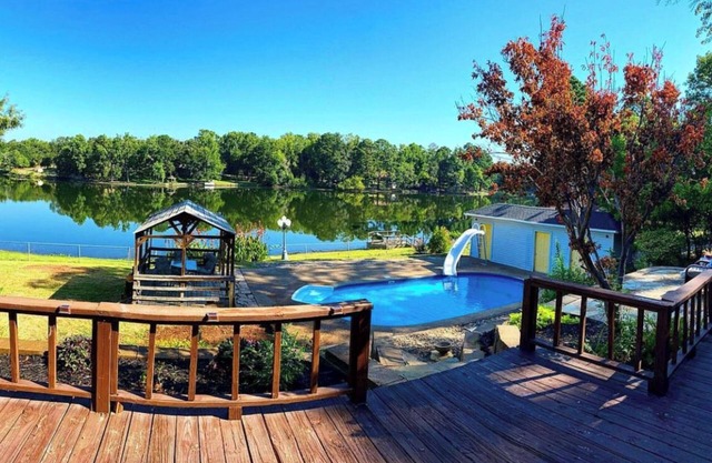 Relaxing Lake View Retreat in Mineola , TX