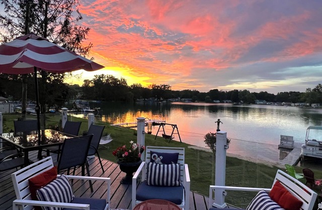Relaxing Lakefront Retreat on Beautiful Little Twin Lake