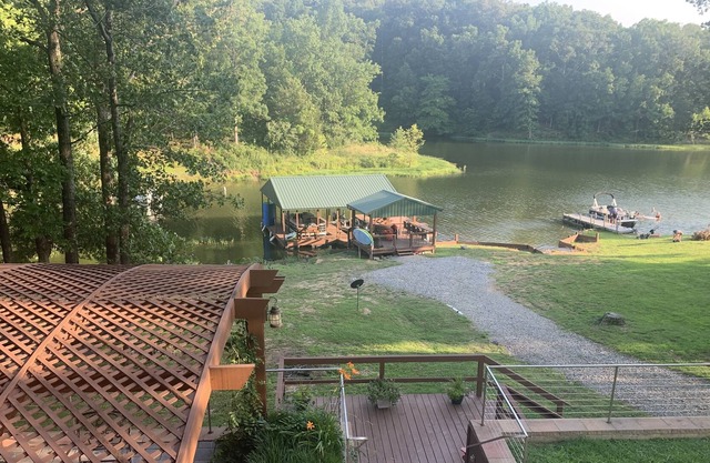 Relaxing Lakefront Getaway