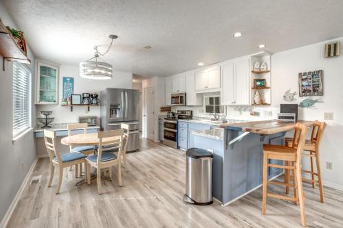 Relaxing Lincoln City Coastal Escape Near Beach!