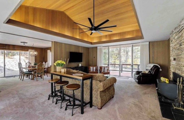 Relaxing luxury custom home 3,000 square ft close to hiking, fishing, downtown