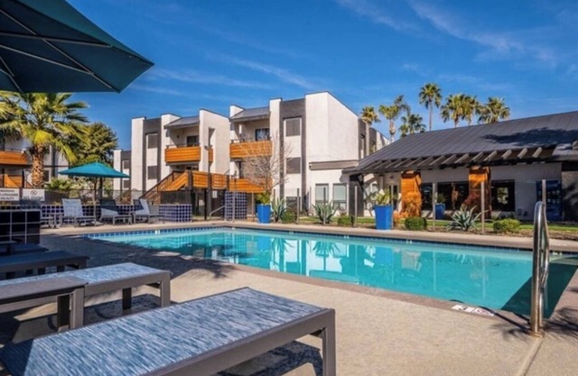 Relaxing Mesa 1 BD Getaway w/Pools, Game Room, Basketball Courts+ More