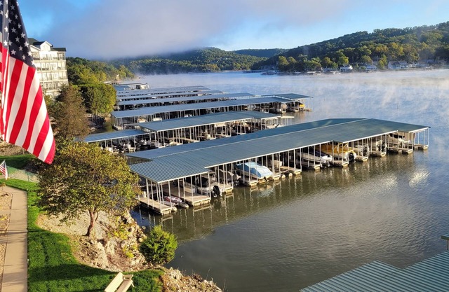 Relaxing on the Big Niangua 3BR w/Loft - 6 Beds