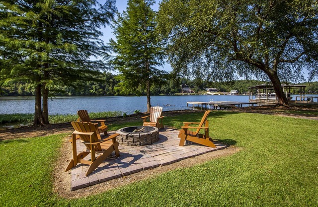 Relaxing & Peaceful Hot Springs Waterfront Haven
